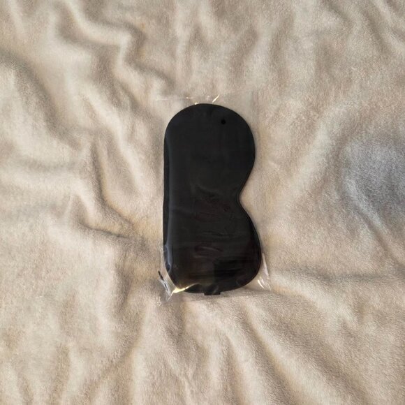 100% silk sleep mask, adjustable back to custom fit, brand new in package - Picture 3 of 3